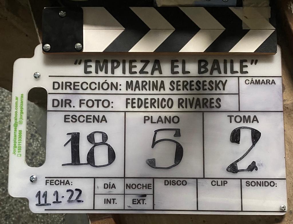 GatoVerdeProd's tweet photo. Estas imágenes hablan por sí sola de la emoción y lo excitante que es para un proyecto pasar a esta fase.#Empiezaelrodaje
#EmpiezaElBaile de @marinaseresesky
@meridionalpro @oestefilms @patagonikfilms @H1520Productora @aralanfilms @surfilm y esta🏠#ElGatoverdeProducciones https://t.co/EueVTwlrik