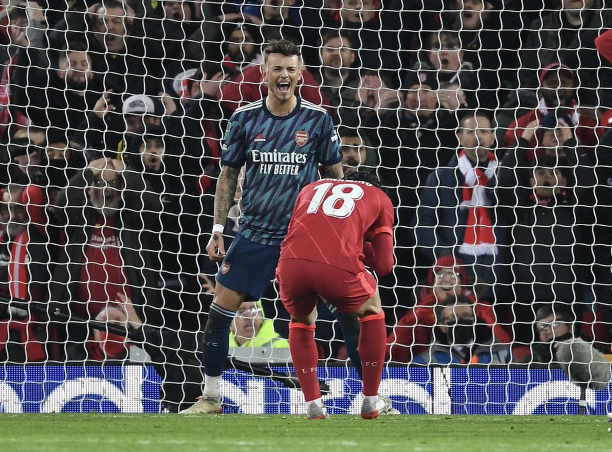 afcstuff's tweet photo. Ben White’s hilarious reaction to Takumi Minamino’s open goal miss in the final few minutes in Arsenal’s 0-0 draw with Liverpool at Anfield last night. [@Stuart_PhotoAFC]

😂❤️ @ben6white https://t.co/IhHgA5SFg3