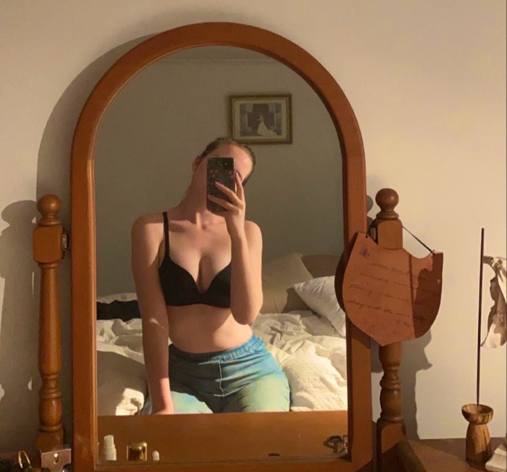 EatEmmaOut's tweet photo. Not new to #nsfwtwt, just coming back after like a year 😅

~Emma, She/Her
~20 - MDNI!
~Single
~Pan
~5’8”
~Aussie
~TVer, Movier, and Gamer
~Soft + hard kinks
~Pet names 🥰🥺

~Looking for some active moots, let's be friends ❤️
~DMs open (no fuckbois)

↻ + ♡ to become moots 🥺😚 https://t.co/CPQ8M5ecdS