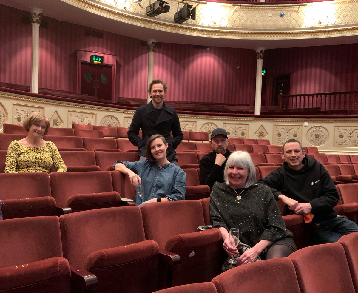That's a wrap! Fantastic time <a href="/TheatreRBath/">Theatre Royal Bath</a> filming <a href="/SeanFoleyJ/">sean foley</a> 's #ThePlayWhatIWrote for <a href="/BirminghamRep/">The Rep</a> <a href="/BBC/">BBC</a>  Laughed so much - it's a brilliantly funny, uplifting show.  <a href="/twhiddleston/">Tom Hiddleston</a> brought the sunshine! Show will be aired later in 2022.