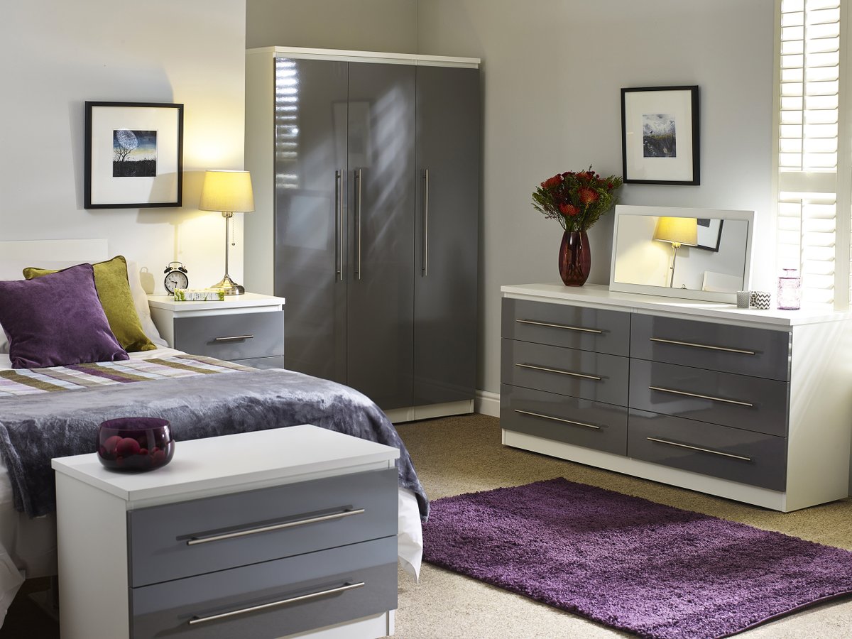 customcabsltd's tweet photo. Glorious Gloss in all our 8 Ferrara wood finishes with 5 choices of shiny, glossy, new door/drawer fronts
#Ferraragloss
#QualityFurniture
#shoplocal https://t.co/wSv1p7k5Ui