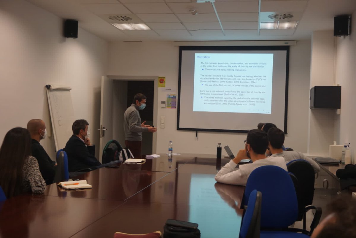 BagBusiness's tweet photo. Great seventh session of the #IVBBS!📈👏
We would like to thank our wonderful presenter: Marcos Sanso Navarro👨🏫
Also, We want to thank the audience for their questions and suggestions.
We look forward to seeing you all in the next session!
More pictures in our Website. https://t.co/v8J9Rl51Ml