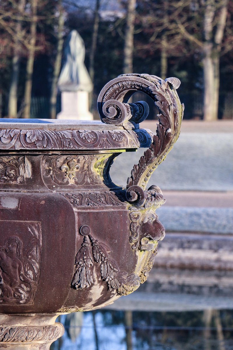 La gelée du matin dans les jardins du <a href="/CVersailles/">Château de Versailles</a>... magique 😍 ! Bonne journée à tous 👏

📷 CVS / Virginie Marty
