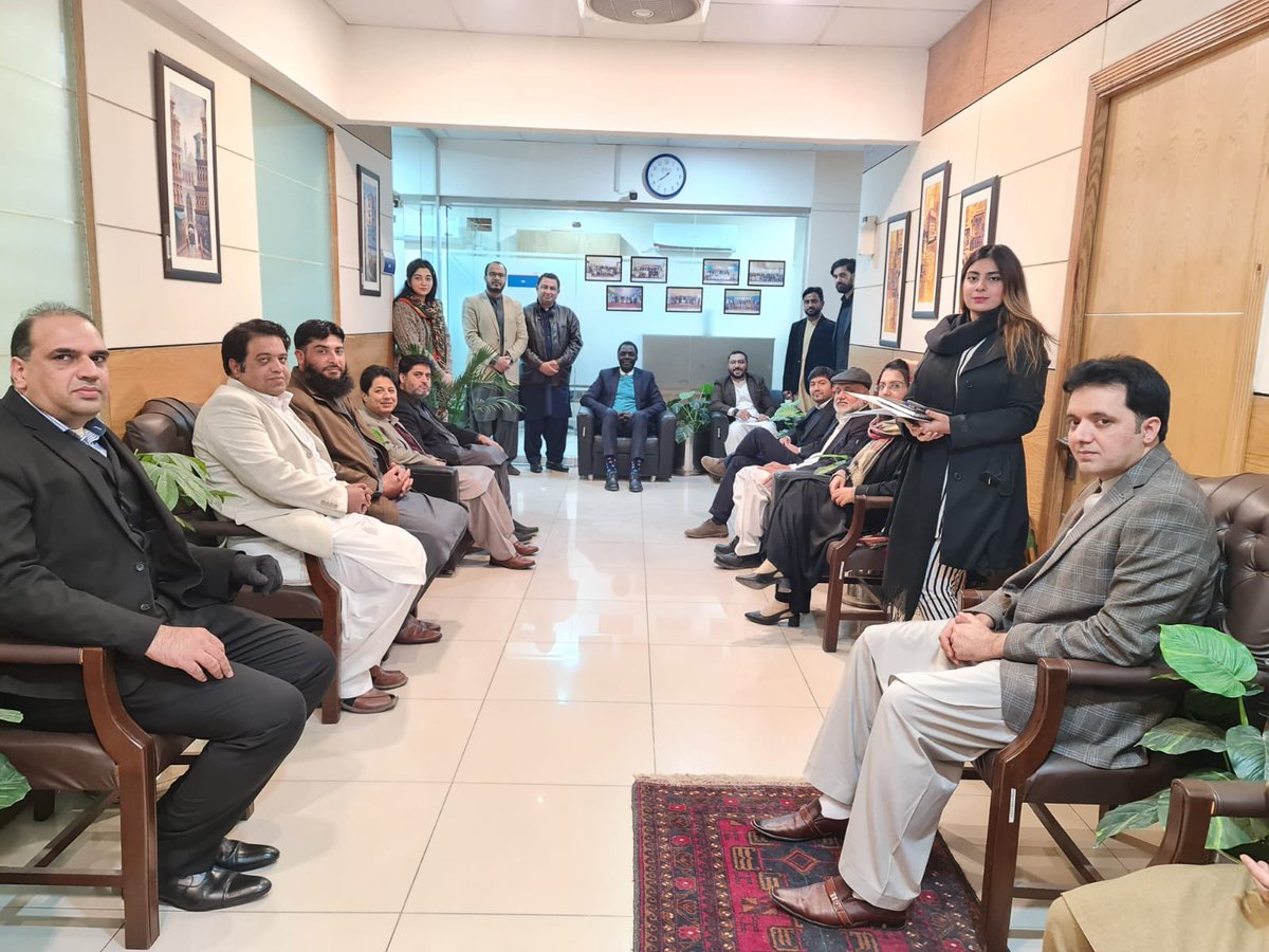KPRM_PRMP's tweet photo. "Coming together is a beginning, staying together is progress, and working together is success."
– Henry Ford
@WorldBank @FinanceKPGovt @Jhagra
.
.
#Teamwork #worldbankmission #KPRMP https://t.co/N8TIjUTZSK