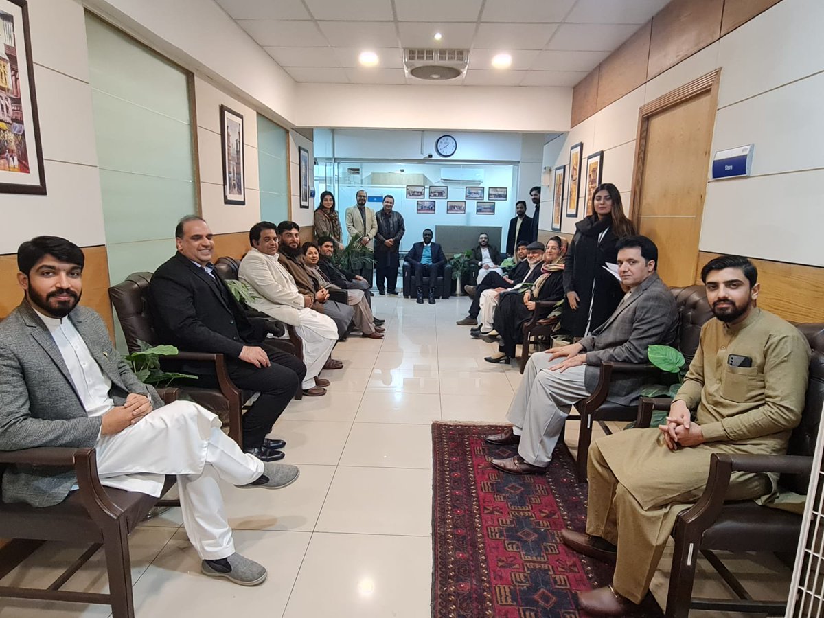 KPRM_PRMP's tweet photo. "Coming together is a beginning, staying together is progress, and working together is success."
– Henry Ford
@WorldBank @FinanceKPGovt @Jhagra
.
.
#Teamwork #worldbankmission #KPRMP https://t.co/N8TIjUTZSK