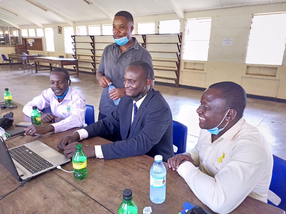 mrogers4christ's tweet image. JICO will always be a home away from home! Glad meeting fellow ICT Teachers, discussing #ICTIntegration in Education this morning at the @JinjaCollege Library. #ICT4E @ictteachersug