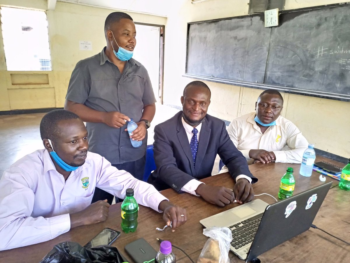 mrogers4christ's tweet image. JICO will always be a home away from home! Glad meeting fellow ICT Teachers, discussing #ICTIntegration in Education this morning at the @JinjaCollege Library. #ICT4E @ictteachersug