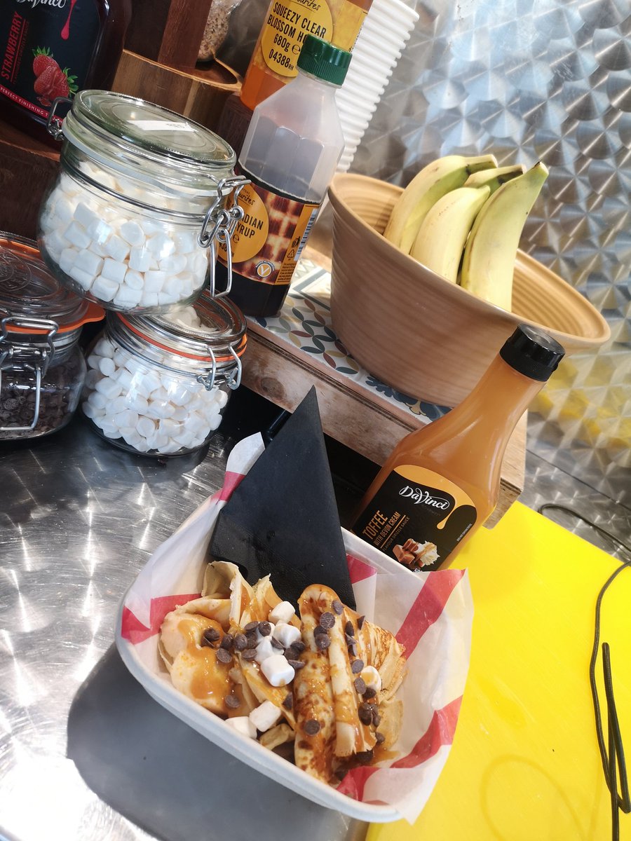 AshleyWillitt's tweet photo. Setting up the food truck at Shepperton Studios for @BaxterStorey today! Waffles, crepes and fresh donuts 🤤🤤🤤 #foodtruck #shepperton https://t.co/saijZctYZd