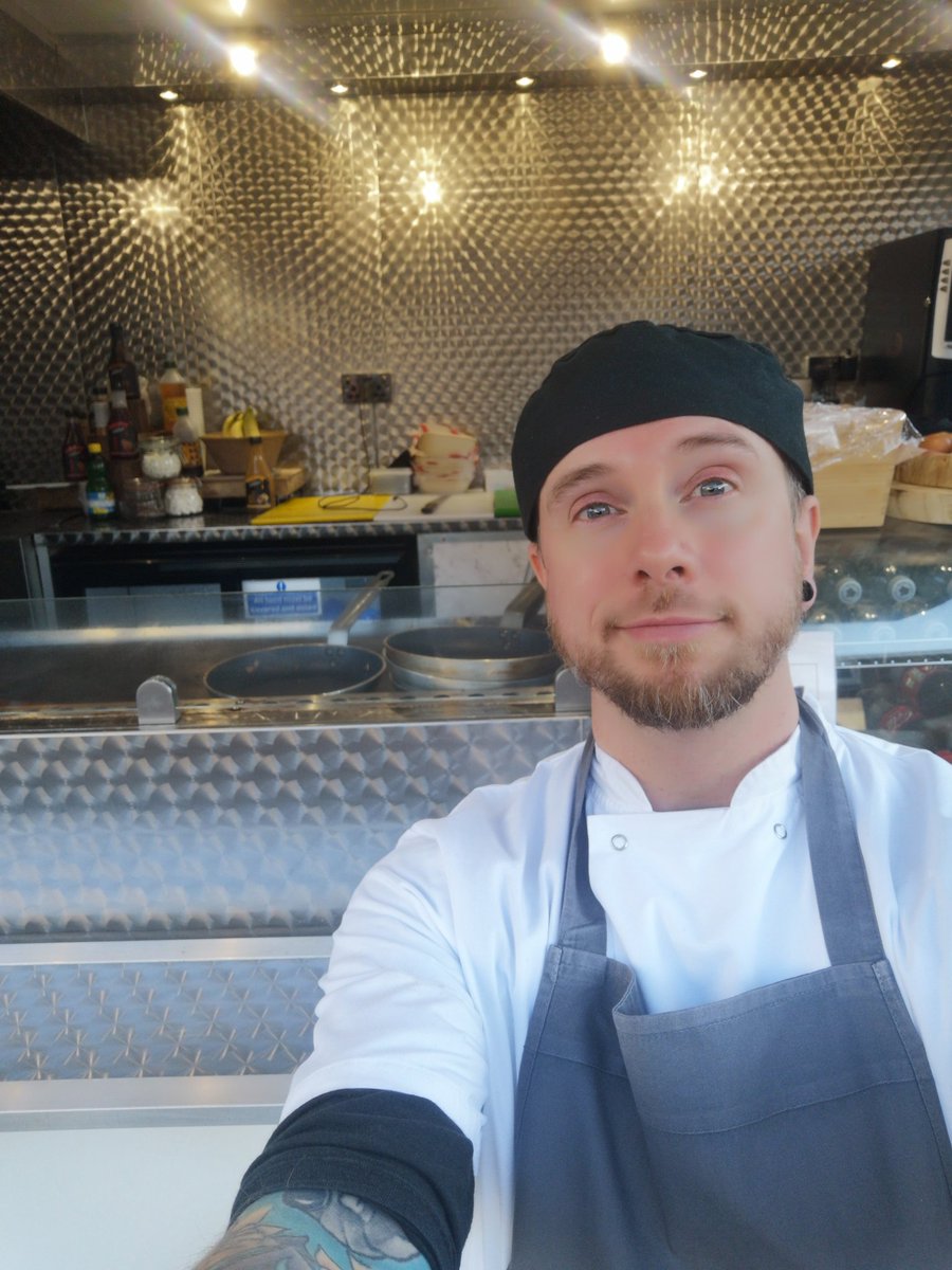 AshleyWillitt's tweet photo. Setting up the food truck at Shepperton Studios for @BaxterStorey today! Waffles, crepes and fresh donuts 🤤🤤🤤 #foodtruck #shepperton https://t.co/saijZctYZd