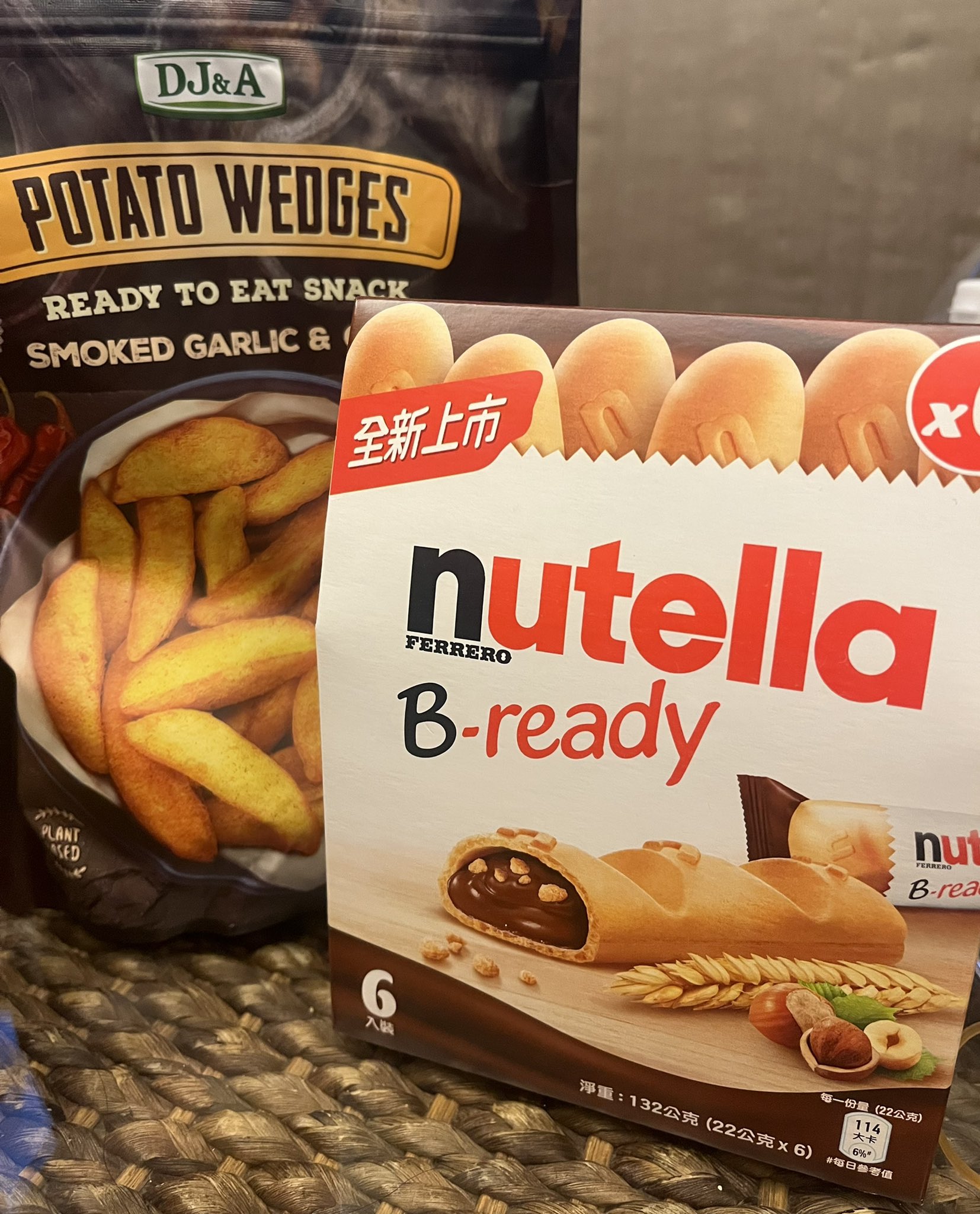 Misty 近ごろお気に入りのお菓子 どちらも家楽福で購入 ヌテラb Ready ほんとおいしーい 台湾生活 T Co Ysf190tgpw Twitter