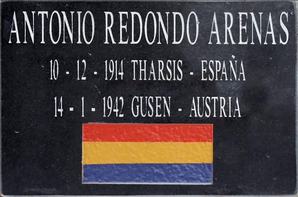 IStolpersteine's tweet photo. #OTD hace 80 años era asesinado en el campo de concentración de Gusen

ANTONIO REDONDO ARENAS
🔻#deportado

En el edificio -hoy lugar de homenaje y reflexión- del crematorio de ese campo, una placa le recuerda.

#RememberGusen https://t.co/5oEUiYRtcP