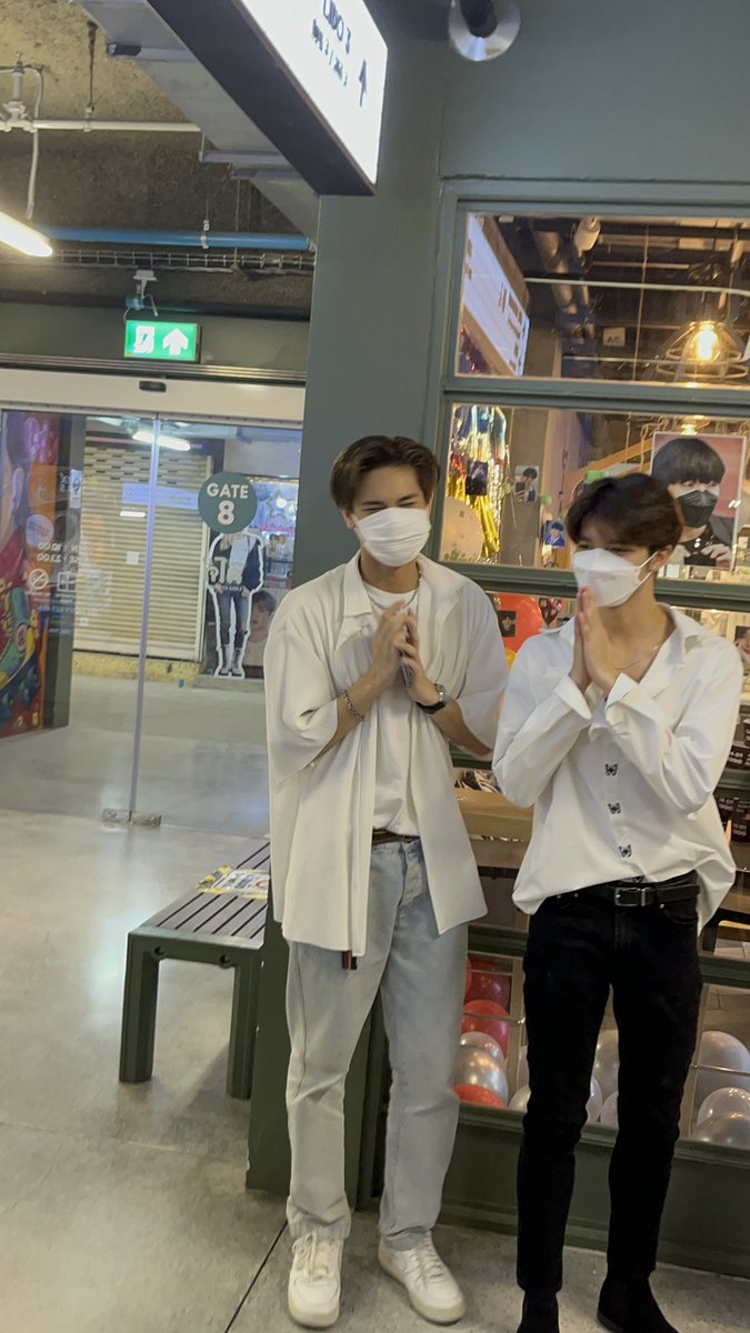 fluffywithbibii's tweet photo. ไปสยามกับบอส               ไปสยามกับม่อน55555555555555555555555 https://t.co/E1YL2DHX9Y