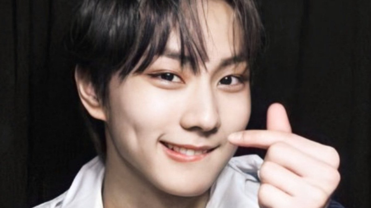 yjwprnts's tweet image. jungwon's new fave pose