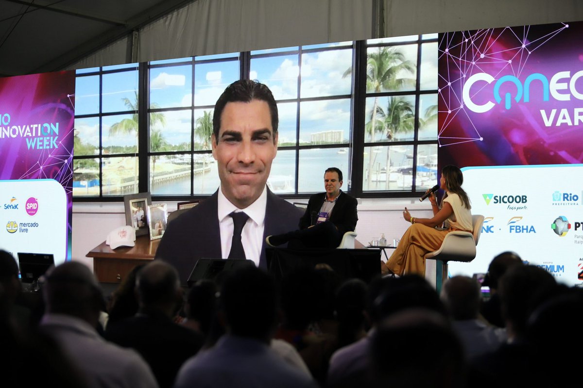 BREAKING: Rio De Janeiro Mayor announces that the city will put 1% of its  treasury into #bitcoin. The announcement was made at Rio Innovation Week by  Mayor @eduardopaes during a chat with