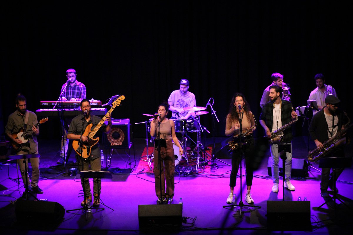 Comencem el 2022 de la millor manera!
📆5 de febrer a les 21h Sala Ramón Romagosa @CulturaCornella de Llobregat
entradescornella.cat/drop-collectiv…
Després de presentar al 2019 #stormin, tornem a Cornellà per presentar #comeshine (<a href="/Brixton_Records/">Brixton Records</a>)
<a href="/radiocornella/">Ràdio Cornellà</a> <a href="/EPcornella/">EL PERIÓDICO Cornellà</a> @QFerACornella