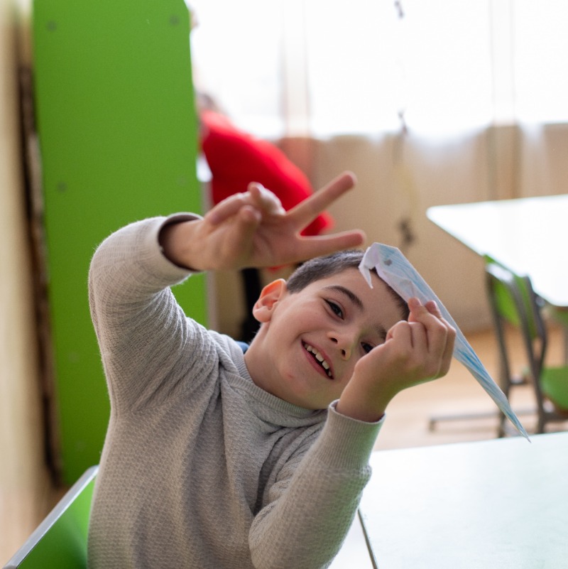 UNICEF_Greece's tweet photo. Όταν έρχεται το Σαββατοκύριακο, μετά την πρώτη εβδομάδα επιστροφής στο σχολείο!😊✌️
#weekendisloading #firstweekofschool https://t.co/1F3v9NVsXR