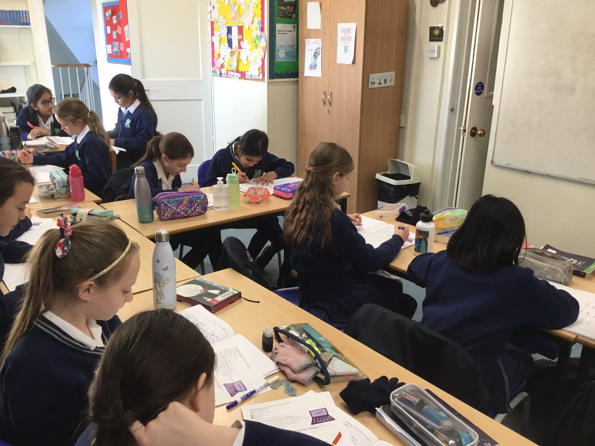 UrsulineYear6's tweet photo. #UrsulineY6 enjoying their PHSE lesson on “Keeping yourself safe”. We discussed staying safe online. #UrsulinePHSE #UrsulineComputing https://t.co/qbiUX7Bp1W