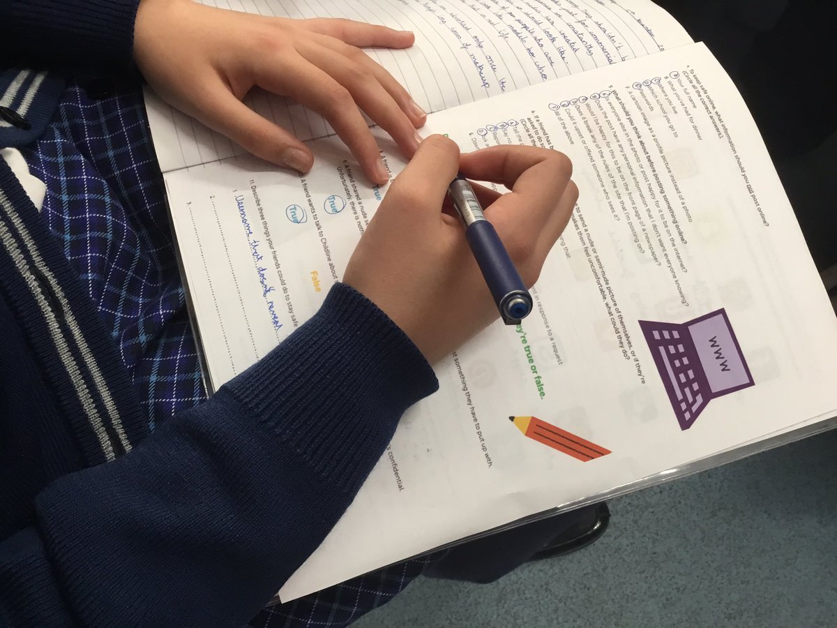 UrsulineYear6's tweet photo. #UrsulineY6 enjoying their PHSE lesson on “Keeping yourself safe”. We discussed staying safe online. #UrsulinePHSE #UrsulineComputing https://t.co/qbiUX7Bp1W