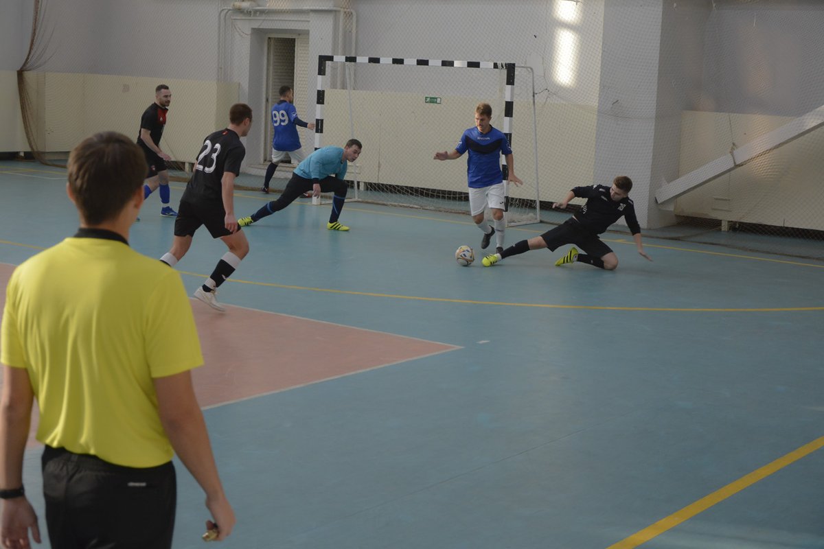 ktihotlt's tweet photo. Начались соревнования по #мини_футболу #ktiho

с 14 января по 25 января 2022г. будут проходить соревнования по мини-футболу между студентами групп 1 курса технического профиля.

Соревнования приурочены к приближающемуся Дню студента. https://t.co/41EwTFHSl1