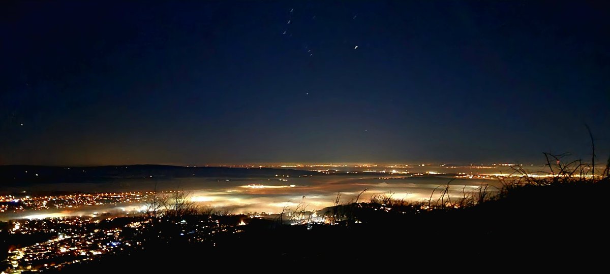 Not posted any #mtb pics for a while. Mainly coz the weather's been shite 🤷‍♂️😜!

But here's a pic from a stunning night last night up on Mynydd Maen en-route to #Cwmcarn ⛰️ 🏍 🌙 🌟 🏴󠁧󠁢󠁷󠁬󠁳󠁿

#walesneverfails #Cymru #Wales #whereilive #mybackyard