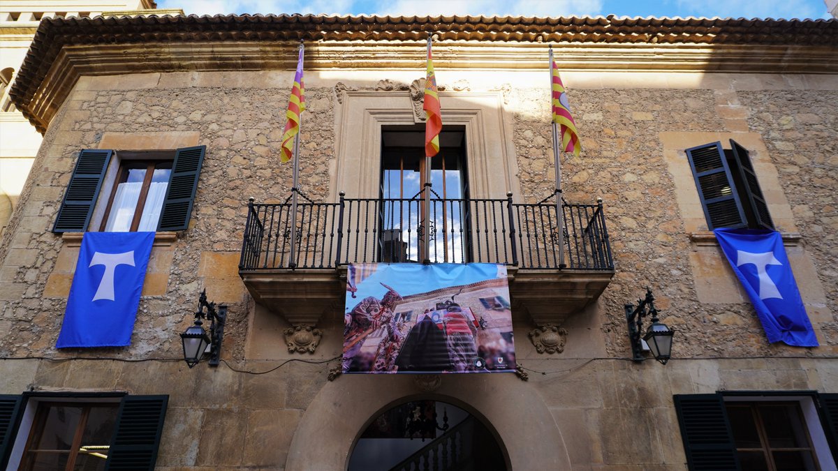 ajManacor's tweet photo. 🔥 Visca Sant Antoni i visca Manacor!

🔥 Gràcies per la vostra responsabilitat i compromís amb la salut pública.

🔥 Que l'any que ve puguem tornar a fer festa i que sigui per molts d'anys!

📲 Les Completes es retransmetran en directe pel canal de YouTube de l'@ajManacor https://t.co/DSz64YqmxC
