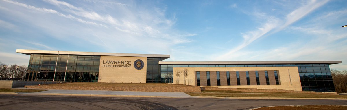 lawrenceks's tweet photo. A swearing in ceremony will be held for @LawrenceKS_PD Chief Rich Lockhart at 1 p.m. on Tuesday, Jan. 18. Due to COVID, attendance at the ceremony will include only limited staff. You can view the ceremony live virtually on our YouTube channel: https://t.co/gRBIwwalFd. https://t.co/EcpwLmuvje