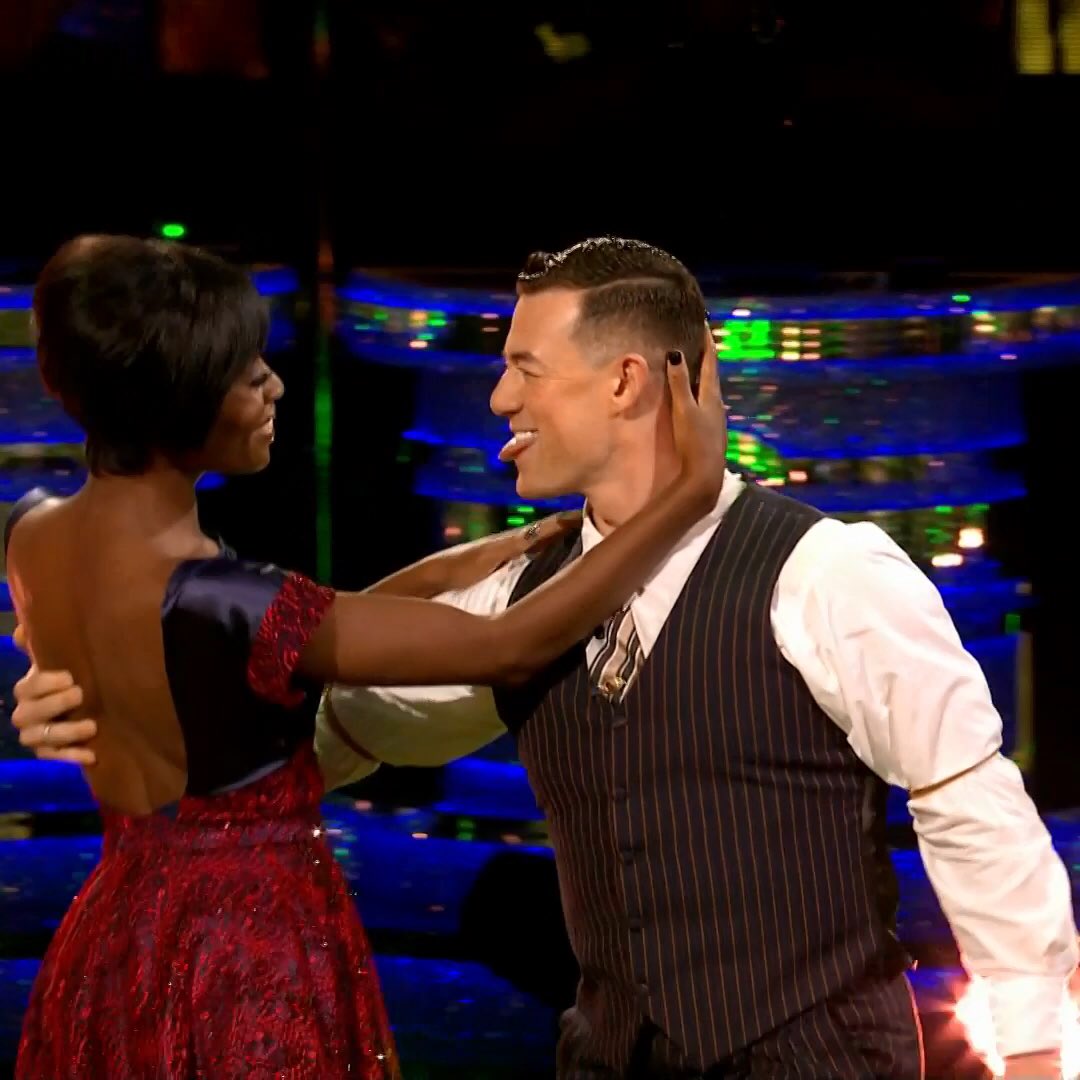 strictlyskaj's tweet photo. Try not to include this moment in your KJ edit challenge https://t.co/r1N5BBEway