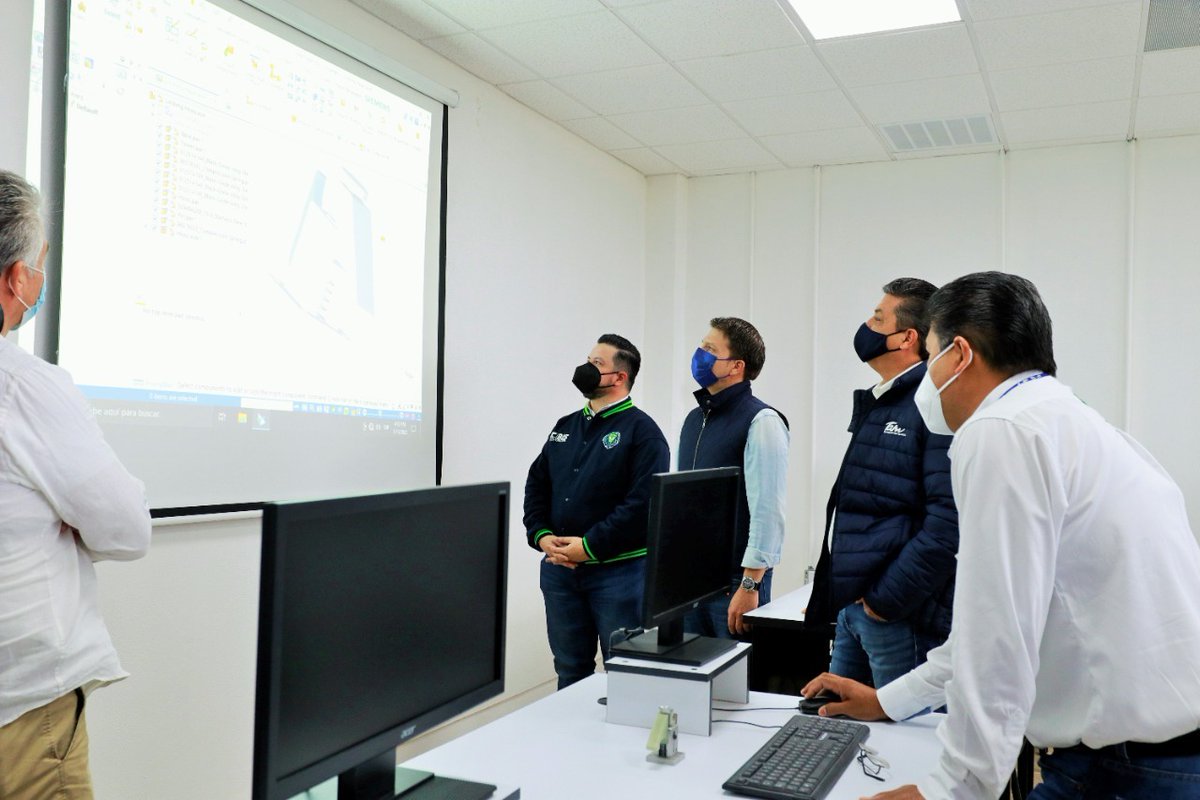 VinculacionTam's tweet photo. El Ing. Arturo Marín Gómez, Director Financiero de #Reeduca y Consejero de Academia #STEM Iberoamérica, Directivos y Estudiantes inauguraron en la @UTMatamoros la obra de edificio de laboratorios y talleres #STEM,que fue donado por la empresa #Reeduca. #TodosSomosTam #Tamaulipas https://t.co/SEpHZptRlp