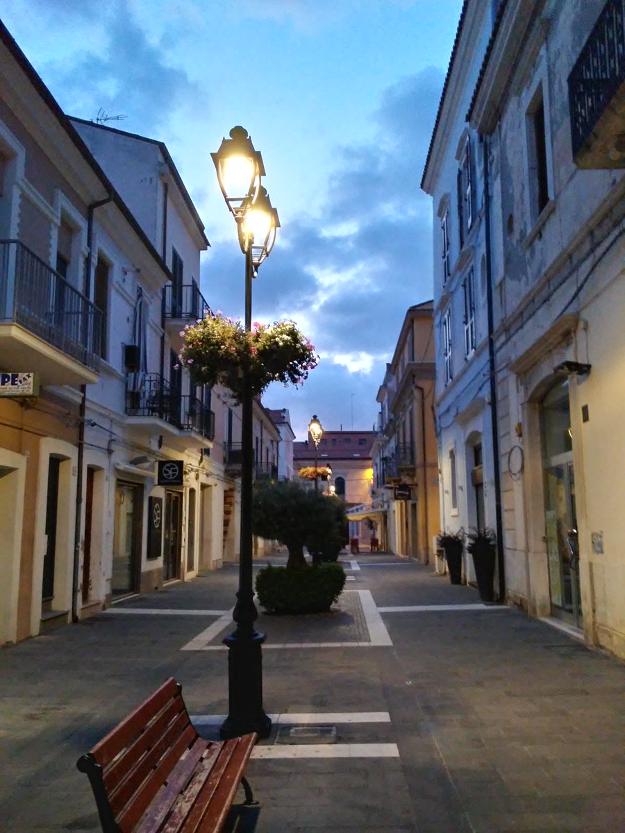 Ogni giorno succedono piccole cose, tante da non riuscire a tenerle a mente e tra di esse si nascondono granelli di felicità appena percepibile,che l'anima respira e grazie alla quale vive
B Yoschimoto
Felicissima serata
<a href="/DavLucia/">lucia davi</a> <a href="/BlueCalb/">Madame Barbara</a> <a href="/Rebeka80721106/">Rebeka</a> <a href="/DoraMillaci/">Dora Millaci</a> <a href="/672Cilia/">Giusi </a>