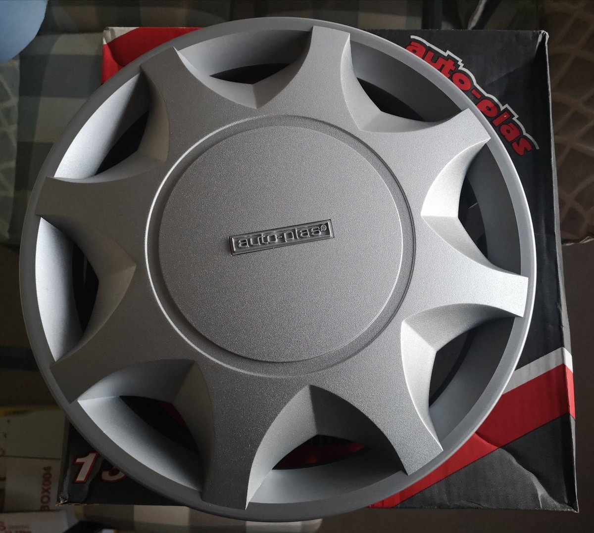 joncoupland's tweet photo. Today's automotive clearance find of the day ...
Set of 4 brand new autoplas 13" wheel trims dated 1989
Show me your wheel trims!
#chod
#cartwitter
#wheeltrims
#weirdcartwitter
#autoplas
#caraccessories https://t.co/l4icMNBtEw