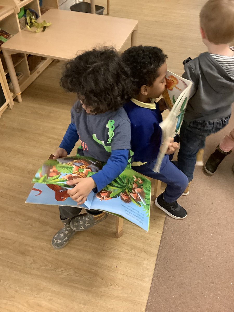 AbercrombyNS's tweet image. Sharing a story with friends on a Friday afternoon. #eyfs #eyfscll #eyfsreading #eyfsloveofreading