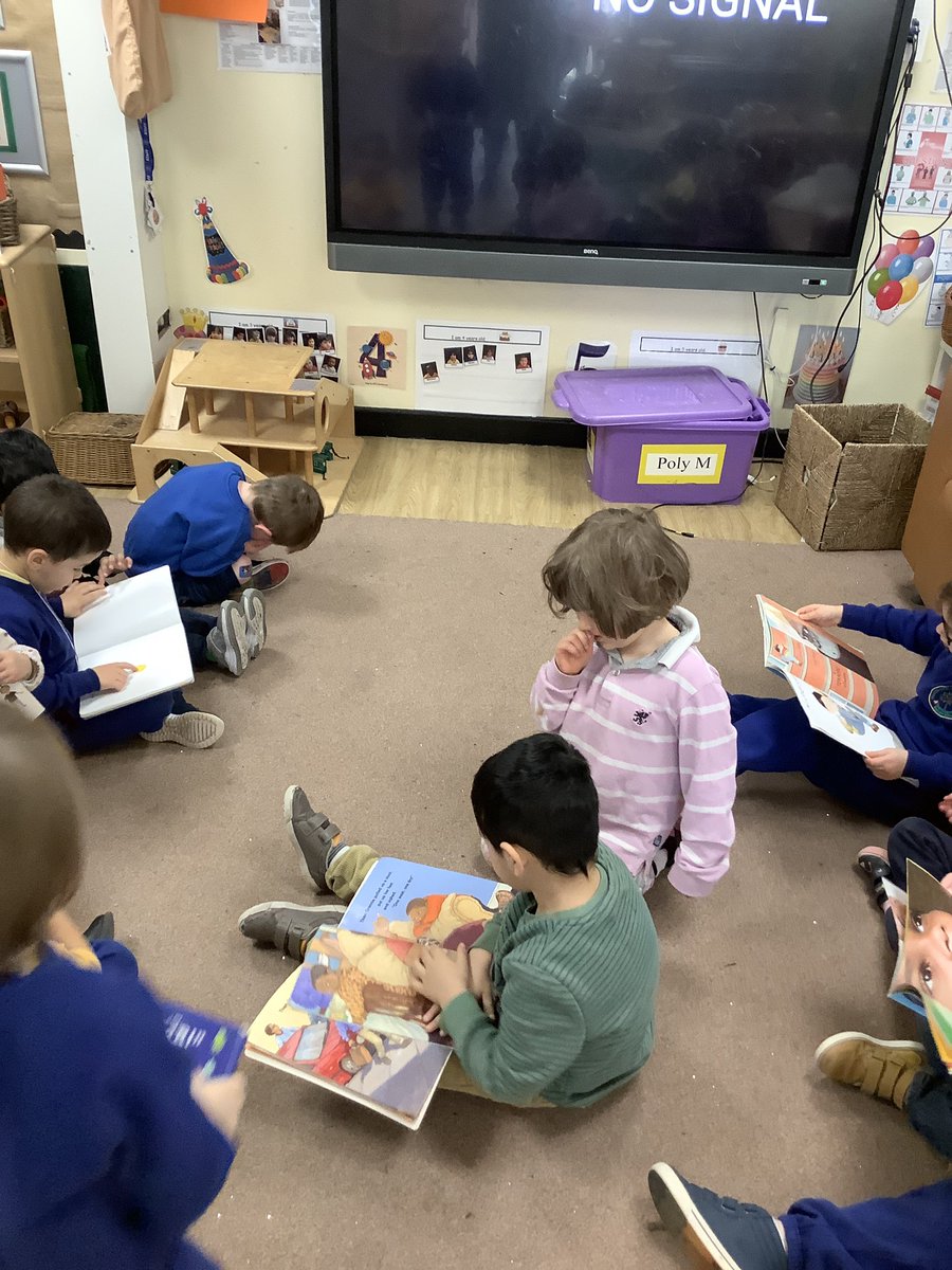 AbercrombyNS's tweet image. Sharing a story with friends on a Friday afternoon. #eyfs #eyfscll #eyfsreading #eyfsloveofreading
