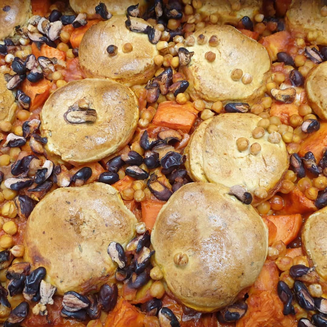 foodcyclebriz's tweet image. The team are cooking up a storm tomorrow from 1.30pm at Barton Hill Settlement, come along to get some tasty, hearty fare, and a food parcel! #foodcycle #communitydining #freemeals