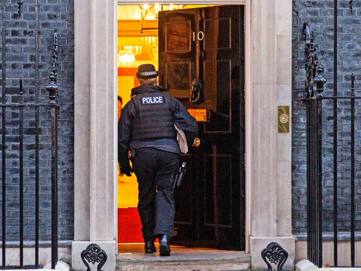 TimesPictures's tweet photo. A portrait of the Queen is reflected on the No 10 door as a police officer enters this morning. The PM said that it was “deeply regrettable” that the parties took place on April 16 last year, the night before Prince Philip’s funeral 📸@Joshbratt87 📸 https://t.co/m3LFxDHrpH https://t.co/H9cwj0RHnm