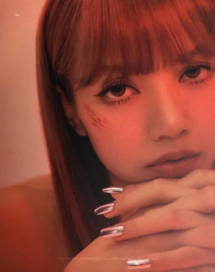 BlaOldpics's tweet photo. RT PLUS REPLY WİTH THE HASHTAG

#KOREAQUEST_LISA https://t.co/THGfygslAu