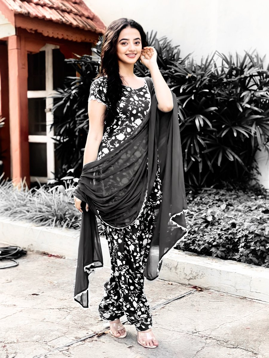 okay so who's marking the present numbers? 

IK KAHANI FT HELLY SHAH