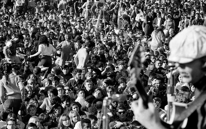 obladi_909's tweet photo. Con alrededor de 20,000 asistentes, el Human Be-In es recordado hoy como uno de los eventos más importantes en la historia contemporánea de San Francisco. #HumanBeIn https://t.co/T1nkIrkrWt