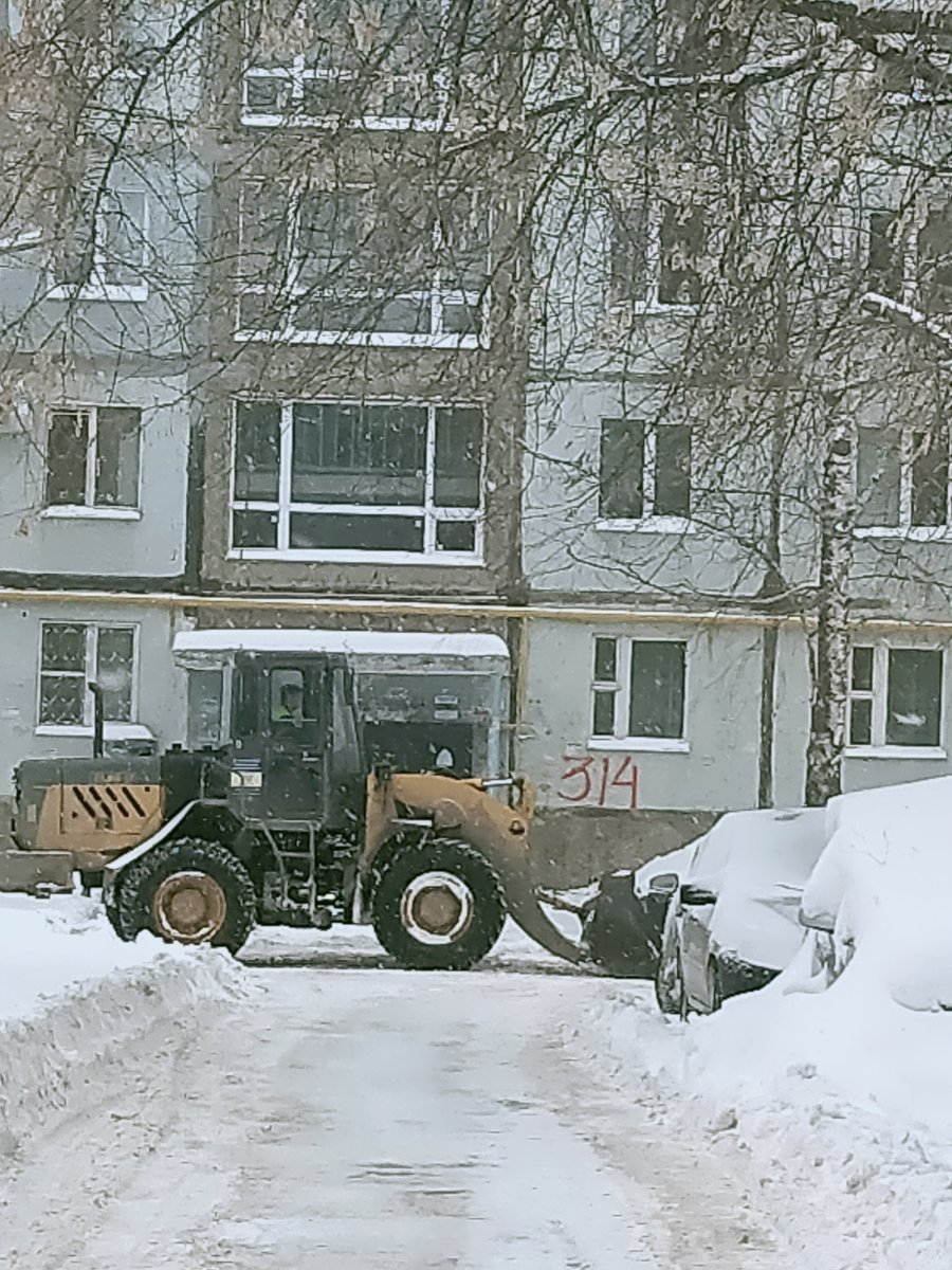 В Промышленном районе после обильного снегопада проводятся работы по расчистке от снега внутриквартальных дорог- Московское шоссе,д.314, 316, 318 <a href="/promadm/">Promadm.samara</a>