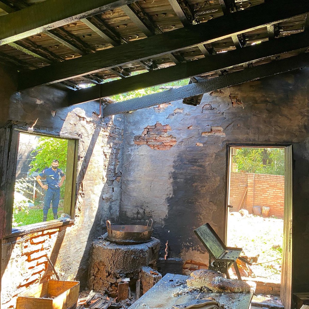 BomberosCaacupe's tweet photo. Incendio estructural. Calle General Roa casi Variante Ruta PY02. Barrio San Blas. Controlado por Voluntarios de nuestra Institución. Cubre móvil MK10🚒

Emergencias:
☎️0511243210
📲0961243210
📲0972243210 https://t.co/fCK9jTiJgC