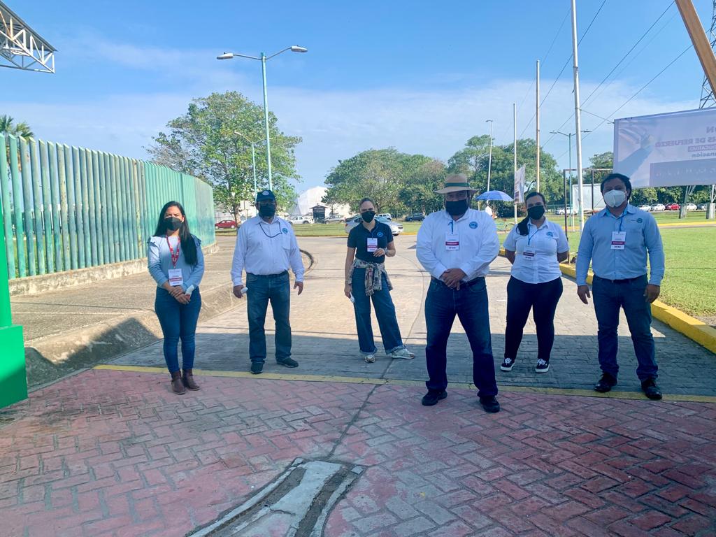 UTTAB's tweet photo. El equipo de la UTTAB apoyando en el proceso de vacunación al personal educativo del estado en la sede Olimpia XXI. https://t.co/S74ZFO0k10