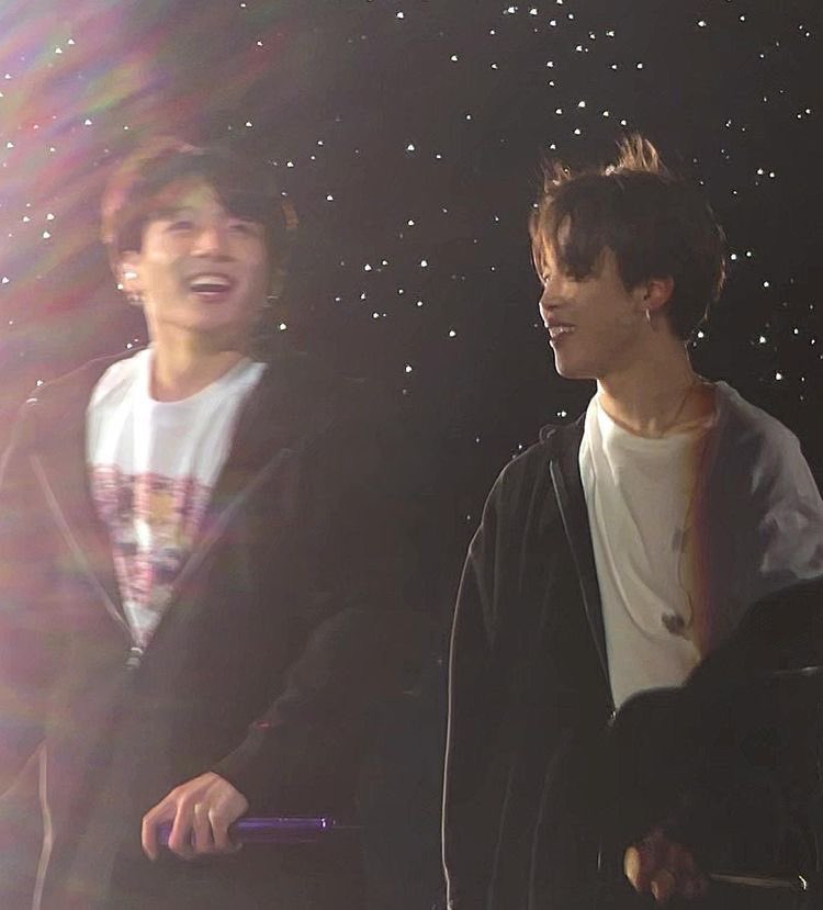 jikookheart's tweet photo. THE WAY JIMIN LOOKS AT JUNGKOOK HERE 😭😭😭 https://t.co/yAu403Ynxy