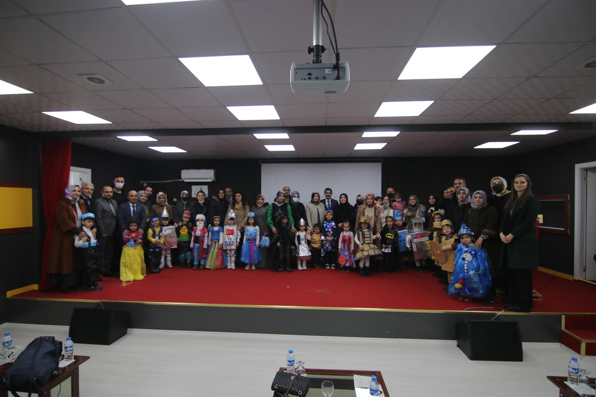 TutakMinikKlplr's tweet photo. “Geri Dönüşüm Muhteşem Olacak” sloganıyla yola çıktığımız “Atık Değil Kostüm” programımız renkli bir festival havasında geçti.
Minik Kalpler ilklere imza atmaya devam ediyor.
 @tcmeb  @TUTAK_KYMKMLG04 @agrimem @hasan_kokrek @tutakmem @karaoglan_necmi https://t.co/XCwjU9i2dS