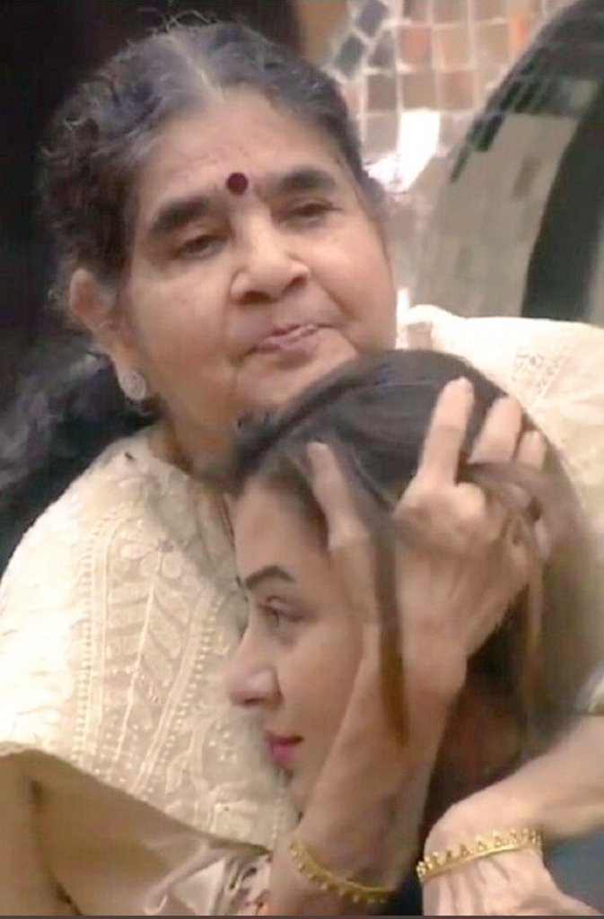 yedilbata_'s tweet photo. Be It #BB11 or #BB50, For Me BigBoss Means Shilpa Shinde , GOAT 🔥
In BigBoss no one could be d winner as #ShilpaShinde was I repeat no one means no one🔥
4YRS OF BEST BB WINNER SHILPA
#ShilpaShinde #BB11 https://t.co/FaCSq9MDzt