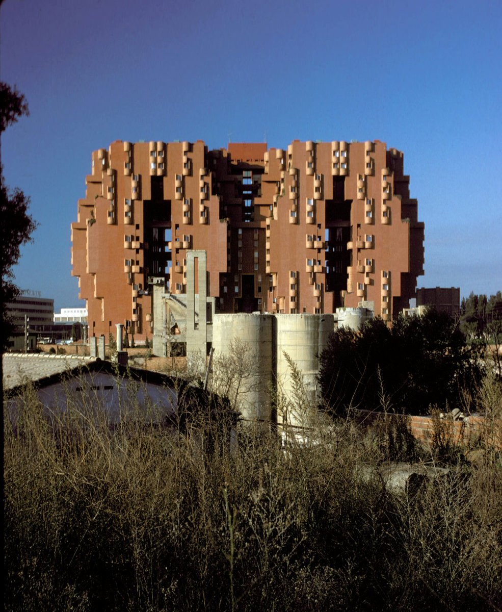 sebastian_gray's tweet photo. Ricardo Bofill 
1939-2022 https://t.co/o6qEjzsirv