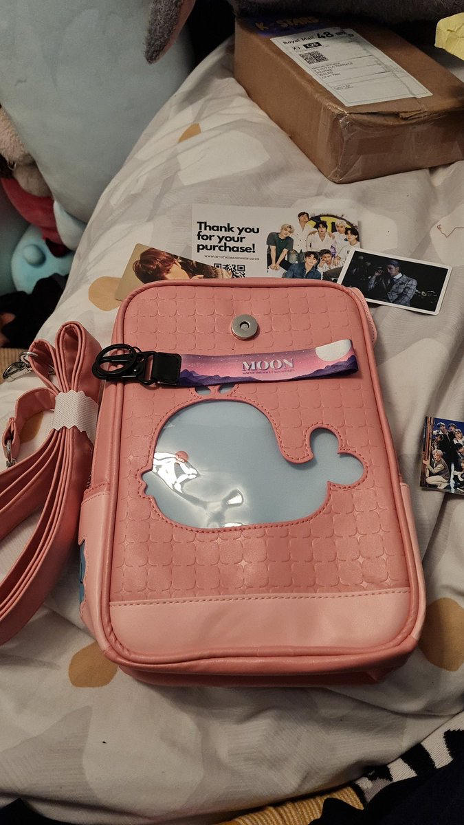 jkyunh0's tweet photo. gahhh they are so pretty 😭 thank you so much @MagicShop_UK for hosting a GO for these 💜💜 #MagicShopUKReviews https://t.co/akp5IgsCZN