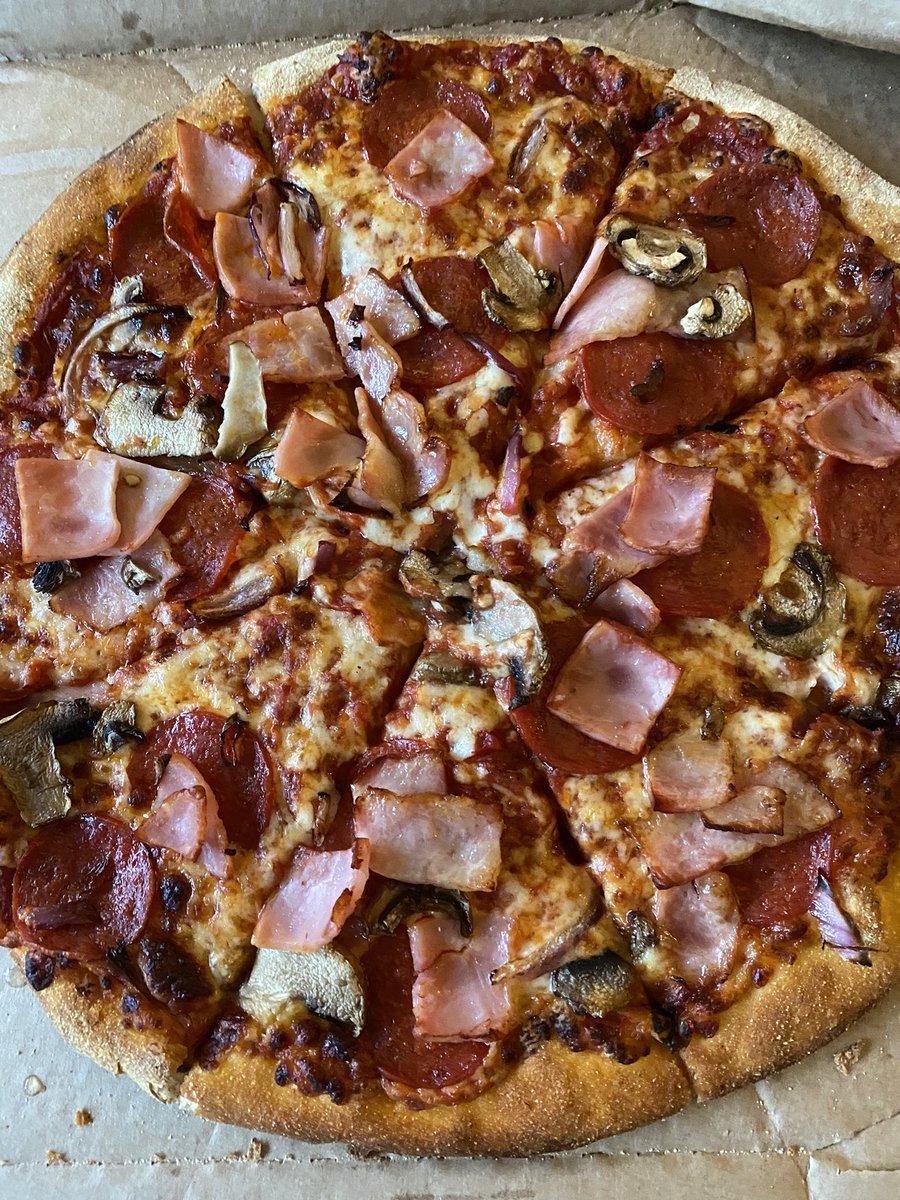 goc68's tweet photo. @dominos @Dominos_UK Spot the onion…can’t see it? Me neither. Very disappointed with the extra topping that should have been there and the temperature of the food. 😞😞😞😞 https://t.co/Yf0b2HEWJo