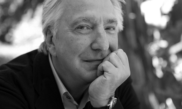 Bugün Alan Rickman'ın ölüm yıldönümü. Bu tarihle ilgili en acı verici olan şey ise kariyerinin en unutulmaz karakteri olan Severus Snape'in doğum gününden sadece birkaç gün sonra kendisinin ölüm yıldönümü olması...