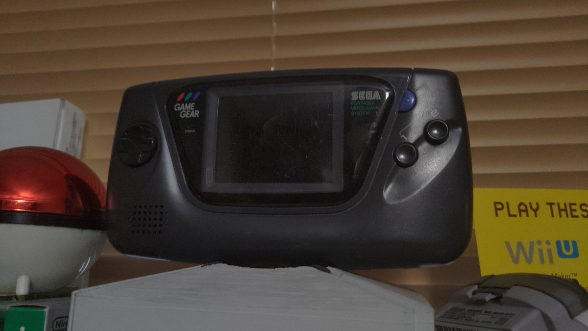 The Sega Game Gear, the only handheld to give Nintendo any sort of competition and tell the Sony PSP.

Essentially a stripped down Master System this fully colored backlit handheld took an incredible 6 AA batteries to run; a wall charger was a must.

#sega #oldskool #retrogames