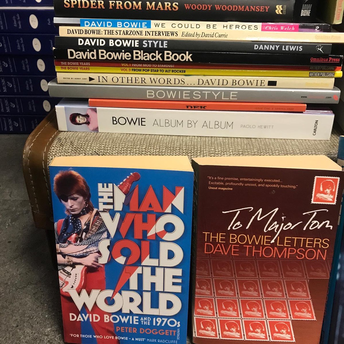 KIbooksandmusic's tweet photo. And then there were… well, err, lots!! #DavidBowie #Bowiebooks #ziggystardust #aladinsane #thinwhiteduke #booksandmusic #kelhamislandlife #sheffieldmusicscene #booksinsheffield https://t.co/JRm0ZCgiCZ