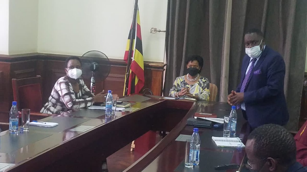 kakensaug's tweet photo. Earlier today, Col @edthnaka at Bulange to brief the Nabageleka on the findings and resolutions made on the site, some people had started encroaching her Land.
#ExposeTheCorrupt #UGGovtWorks #ACUWorks @AntiGraft_SH https://t.co/dGKkzAByIW